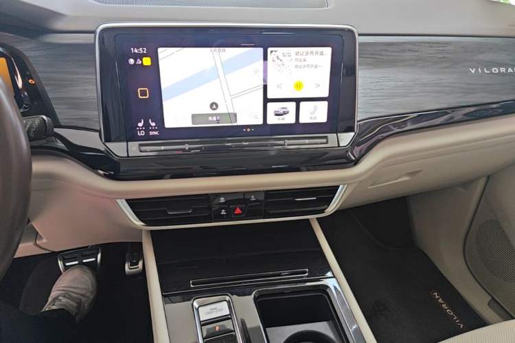 Used Volkswagen Viloran 2022 380TSI Prestige Edition Audio And AC Panel