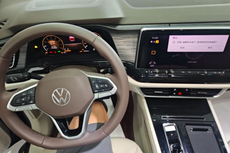 Used Volkswagen Viloran 2022 330TSI Luxury Edition Center Console