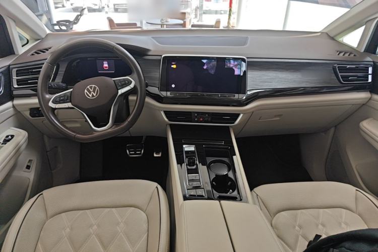 Used Volkswagen Viloran 2022 380TSI Prestige Edition Center Console