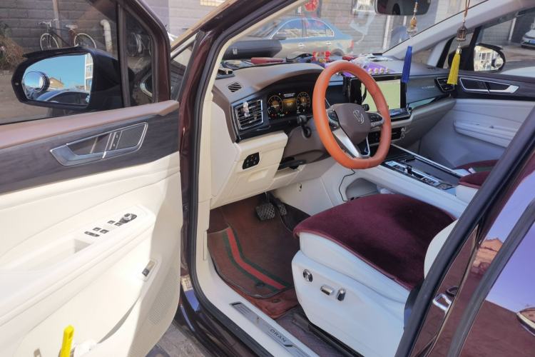 Used Volkswagen Viloran 2022 330TSI Luxury Edition Driver Seat