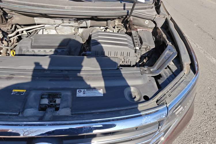 Used Volkswagen Viloran 2022 380TSI Luxury Edition Engine Bay Left