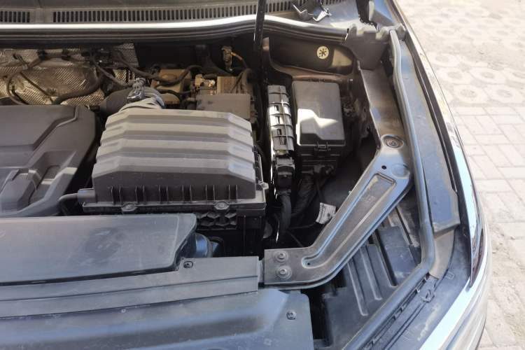 Used Volkswagen Viloran 2022 330TSI Luxury Edition Engine Bay Left