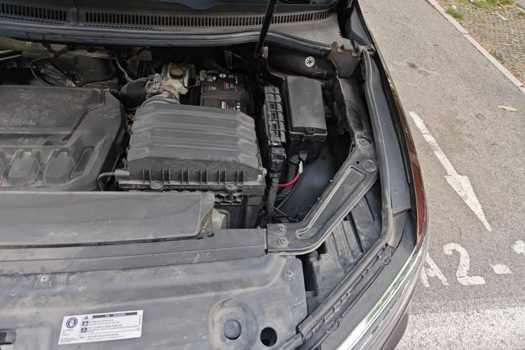 Used Volkswagen Viloran 2022 330TSI Business Edition Engine Bay Left