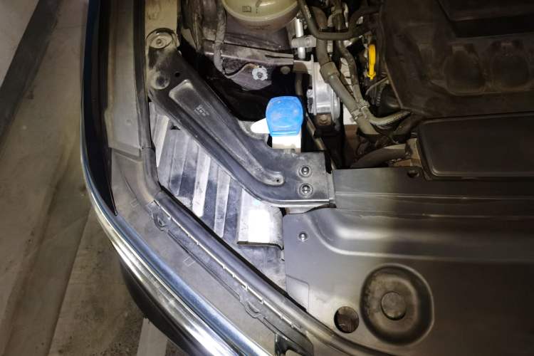 Used Volkswagen Viloran 2022 380TSI Prestige Edition Engine Bay Right