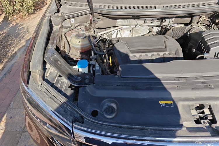 Used Volkswagen Viloran 2022 380TSI Luxury Edition Engine Bay Right