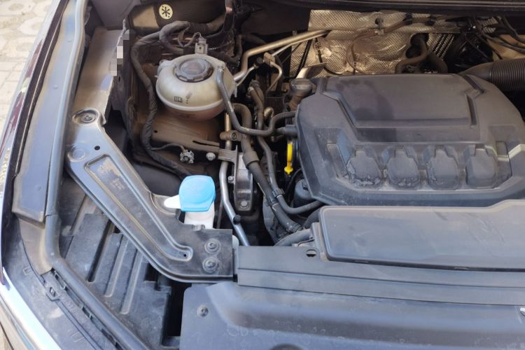 Used Volkswagen Viloran 2022 330TSI Luxury Edition Engine Bay Right