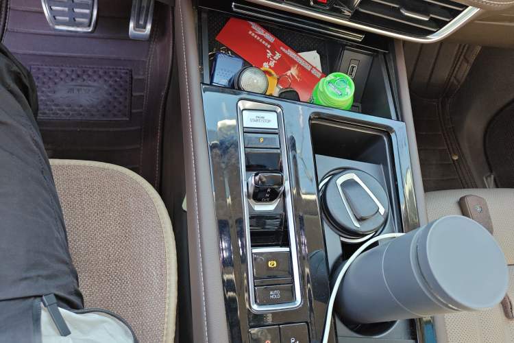 Used Volkswagen Viloran 2022 380TSI Luxury Edition Gear Lever