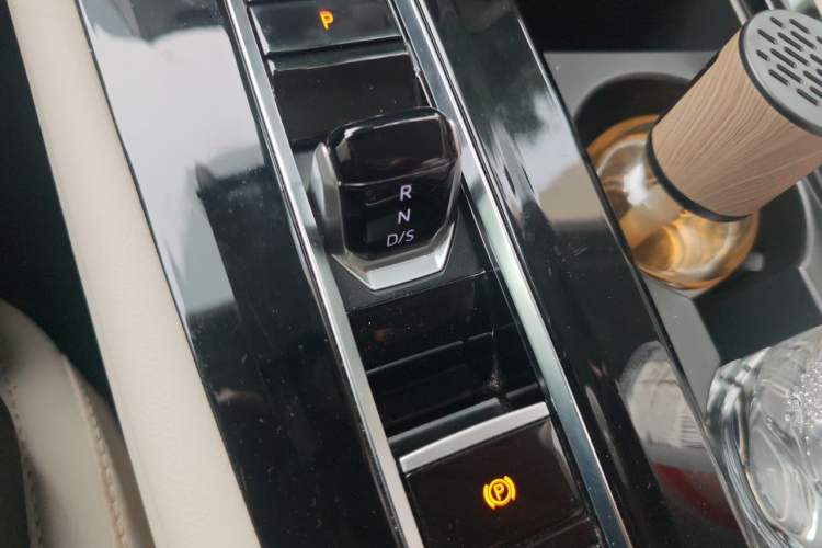 Used Volkswagen Viloran 2022 380TSI Prestige Edition Gear Lever