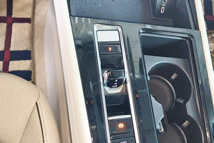 Used Volkswagen Viloran 2022 380TSI Prestige Edition Gear Lever