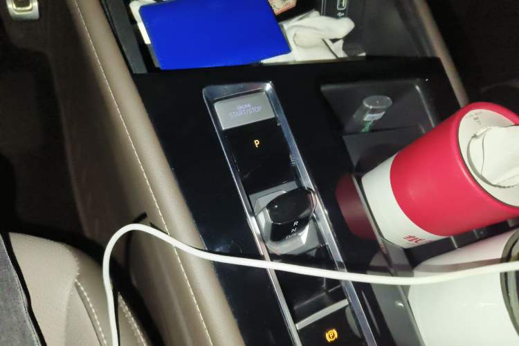 Used Volkswagen Viloran 2022 380TSI Luxury Edition Gear Lever