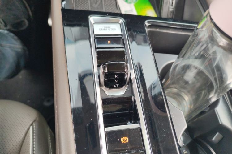 Used Volkswagen Viloran 2022 380TSI Prestige Edition Gear Lever