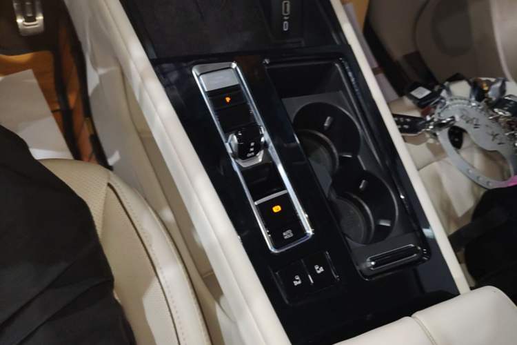 Used Volkswagen Viloran 2022 380TSI Prestige Edition Gear Lever