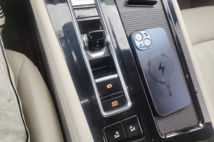 Used Volkswagen Viloran 2022 330TSI Luxury Edition Gear Lever