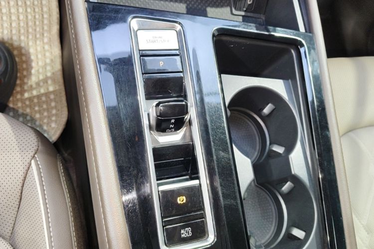 Used Volkswagen Viloran 2022 380TSI Prestige Edition Gear Lever