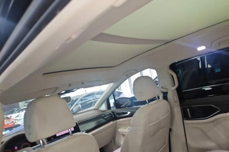 Used Volkswagen Viloran 2022 330TSI Luxury Edition Headliner