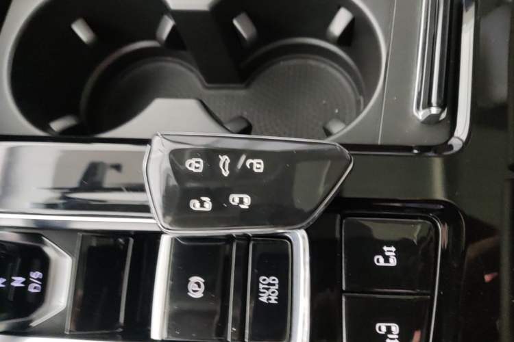 Used Volkswagen Viloran 2022 380TSI Luxury Edition Interior 1
