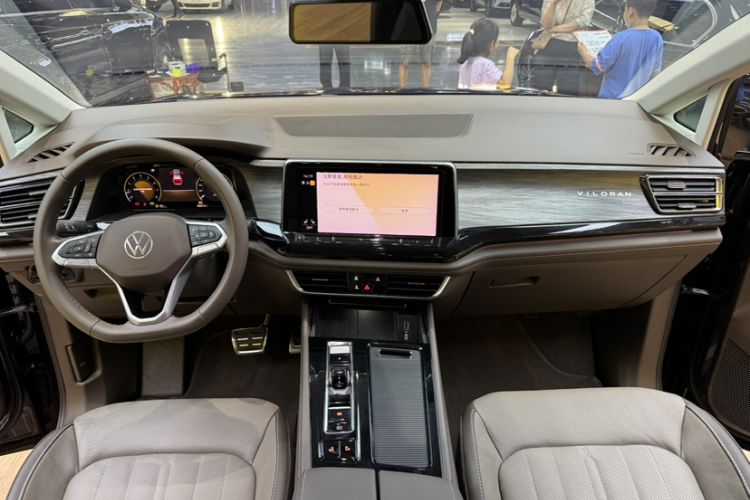 Used Volkswagen Viloran 2022 380TSI Luxury Edition Interior 2