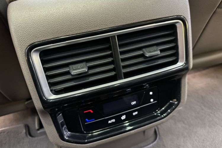 Used Volkswagen Viloran 2022 380TSI Luxury Edition Interior 3
