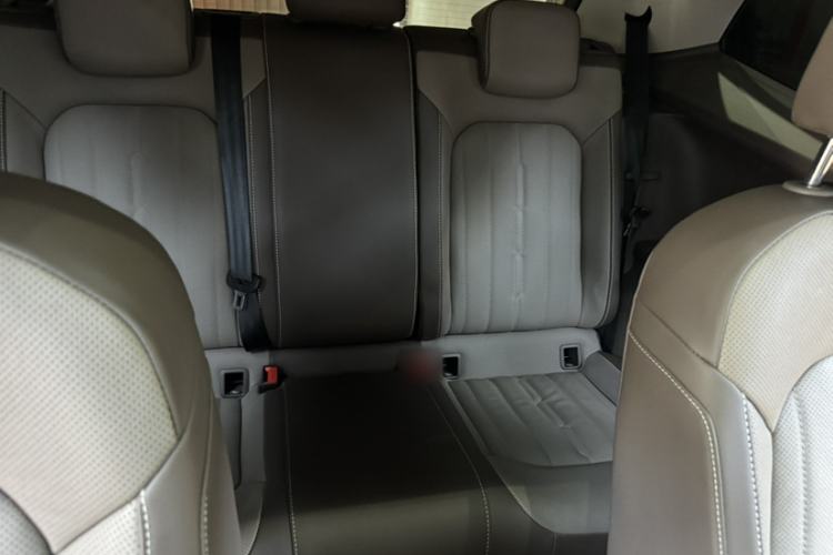Used Volkswagen Viloran 2022 380TSI Luxury Edition Interior 8