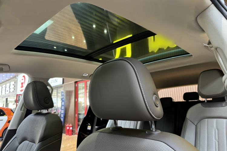 Used Volkswagen Viloran 2022 380TSI Luxury Edition Interior 9
