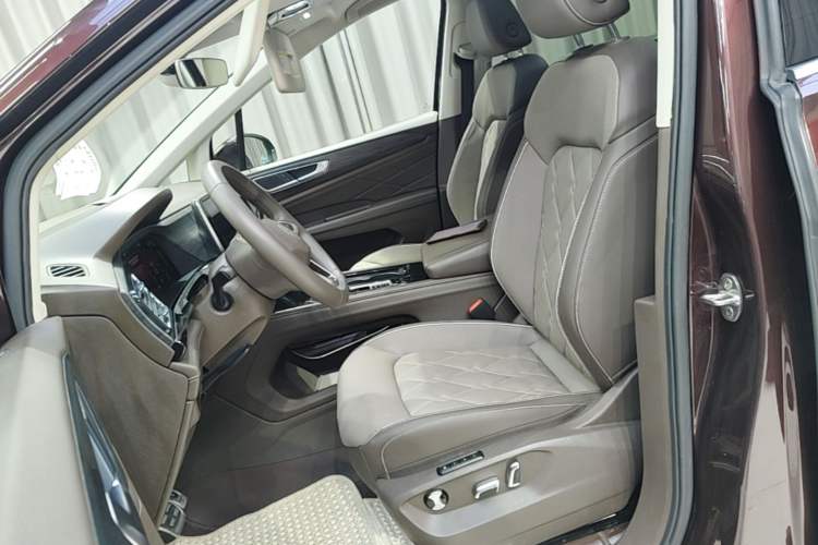 Used Volkswagen Viloran 2022 380TSI Prestige Edition Left Front Seat