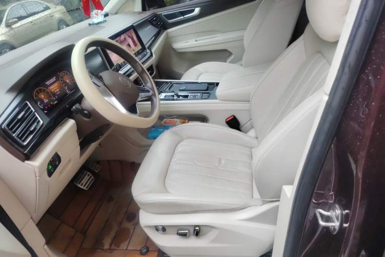 Used Volkswagen Viloran 2022 330TSI Luxury Edition Left Front Seat
