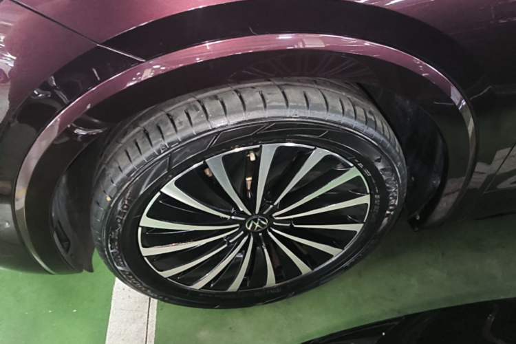 Used Volkswagen Viloran 2022 380TSI Prestige Edition Left Front Wheel Hub