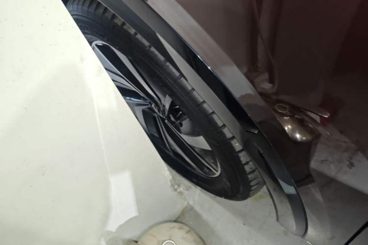 Used Volkswagen Viloran 2022 330TSI Luxury Edition Left Front Wheel Hub