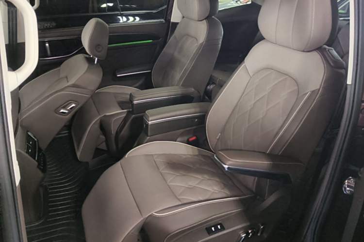 Used Volkswagen Viloran 2022 380TSI Prestige Edition Left Rear Seat