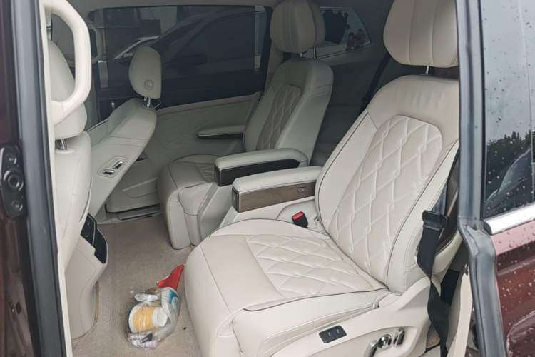 Used Volkswagen Viloran 2022 380TSI Prestige Edition Left Rear Seat