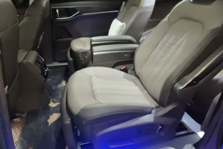Used Volkswagen Viloran 2022 380TSI Luxury Edition Left Rear Seat