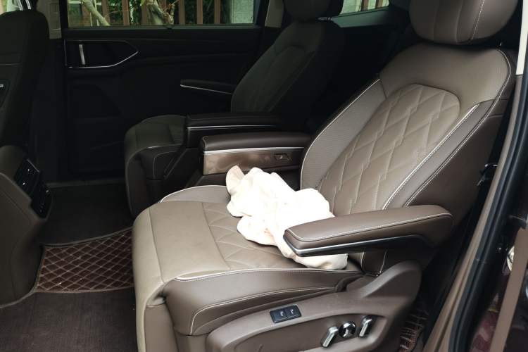 Used Volkswagen Viloran 2022 380TSI Prestige Edition Left Rear Seat