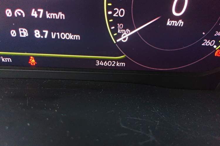 Used Volkswagen Viloran 2022 330TSI Business Edition Odometer Close Up