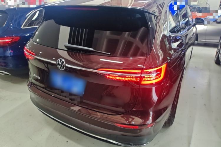 Used Volkswagen Viloran 2022 330TSI Luxury Edition Rear Right 45 Deg