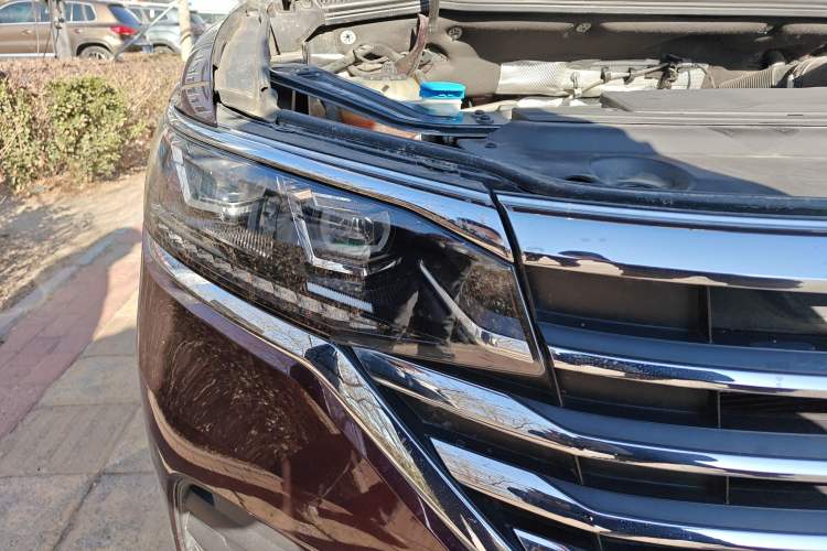 Used Volkswagen Viloran 2022 380TSI Luxury Edition Right Front Headlight