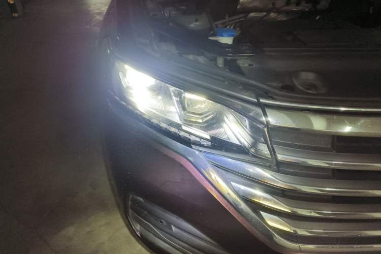 Used Volkswagen Viloran 2022 380TSI Luxury Edition Right Front Headlight