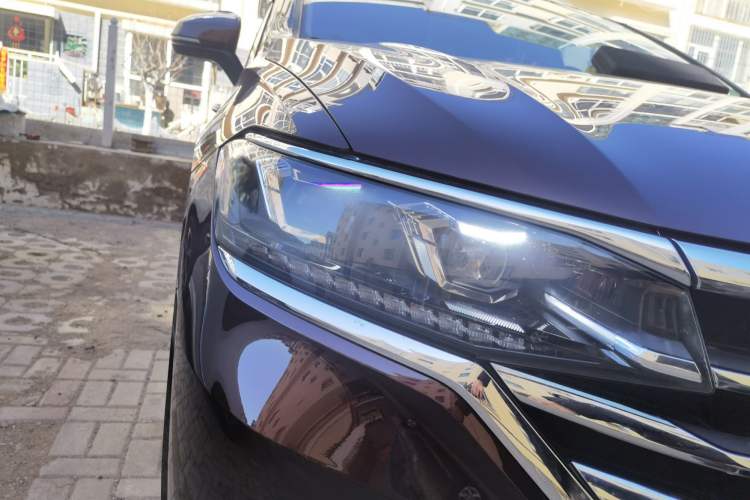Used Volkswagen Viloran 2022 330TSI Luxury Edition Right Front Headlight