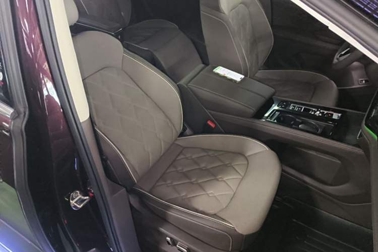 Used Volkswagen Viloran 2022 380TSI Prestige Edition Right Front Seat