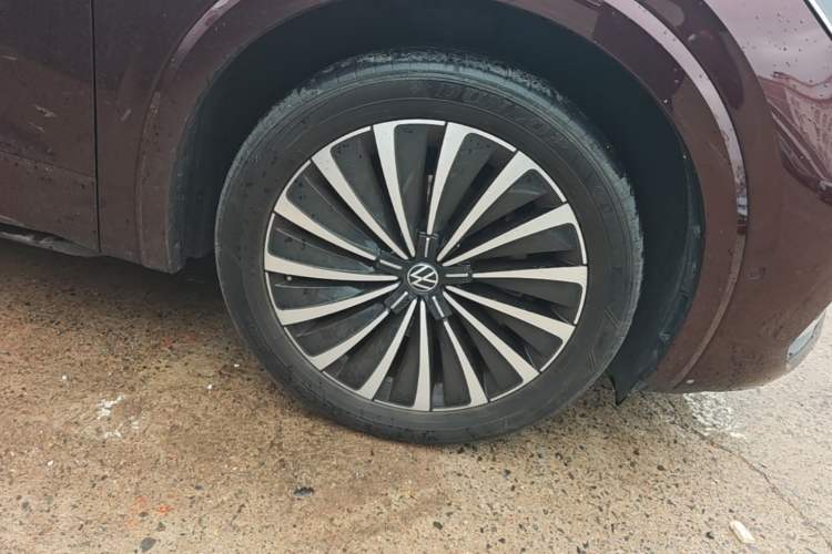 Used Volkswagen Viloran 2022 380TSI Prestige Edition Right Front Wheel Hub