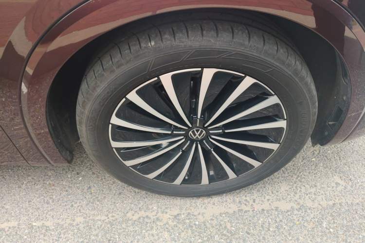 Used Volkswagen Viloran 2022 380TSI Prestige Edition Right Front Wheel Hub