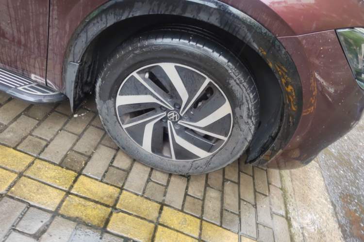 Used Volkswagen Viloran 2022 330TSI Luxury Edition Right Front Wheel Hub