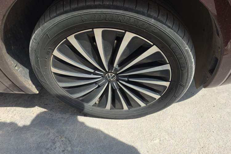 Used Volkswagen Viloran 2022 380TSI Prestige Edition Right Front Wheel Hub