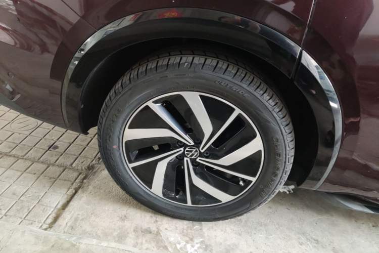Used Volkswagen Viloran 2022 380TSI Luxury Edition Right Rear Wheel Hub