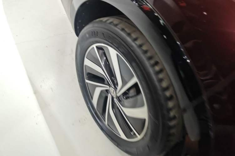 Used Volkswagen Viloran 2022 330TSI Luxury Edition Right Rear Wheel Hub