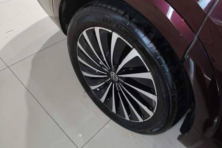 Used Volkswagen Viloran 2022 380TSI Prestige Edition Right Rear Wheel Hub
