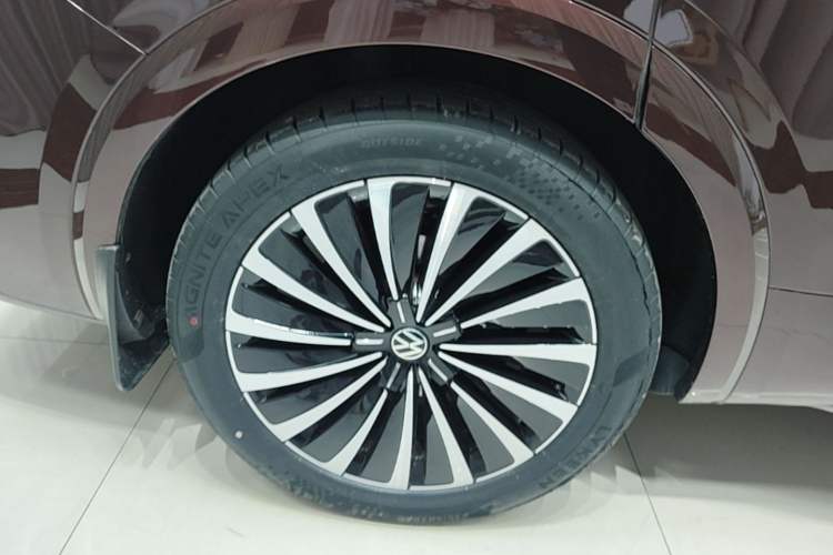 Used Volkswagen Viloran 2022 380TSI Prestige Edition Right Rear Wheel Hub
