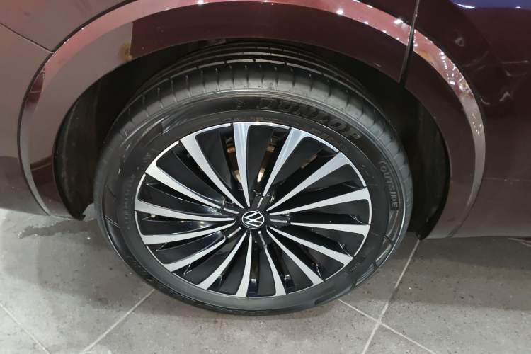 Used Volkswagen Viloran 2022 380TSI Prestige Edition Right Rear Wheel Hub