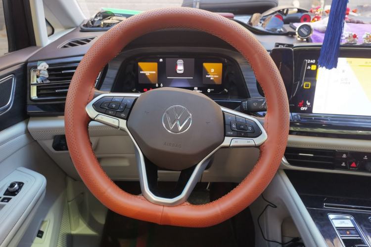 Used Volkswagen Viloran 2022 330TSI Luxury Edition Steering Wheel