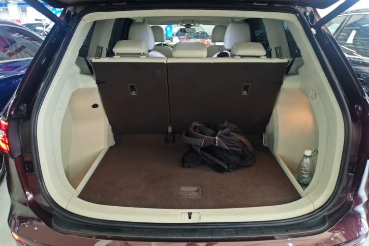Used Volkswagen Viloran 2022 330TSI Luxury Edition Trunk
