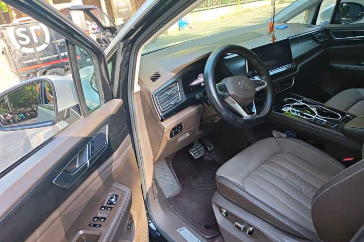 Used Volkswagen Viloran 2022 380TSI Luxury Edition Driver Seat